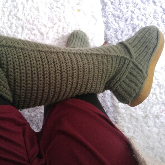 Shoes - Green Knitt boot/ slippers